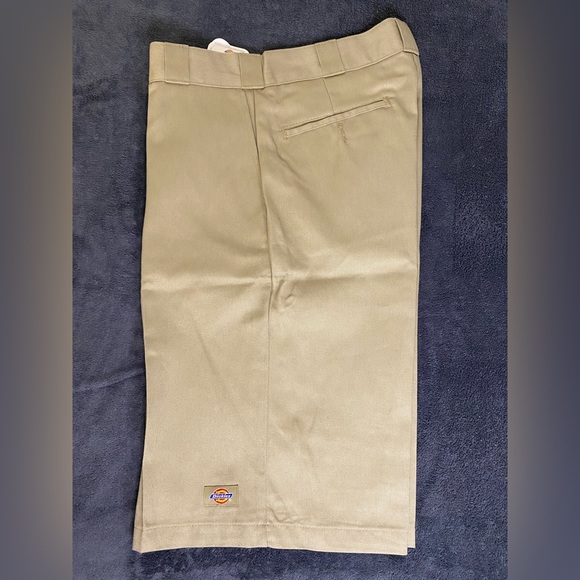 Dickies Work Shorts- Loose Fit, Multi-Pocket, 13” Inseam - Khaki - Size 30 - Picture 2 of 5